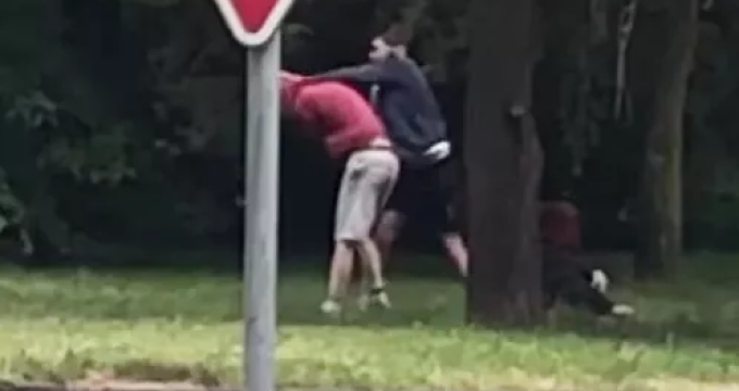 В Плзни пьяный украинец, назвавший себя "героем из Мариуполя", избил двух человек за отказ дать сигарету